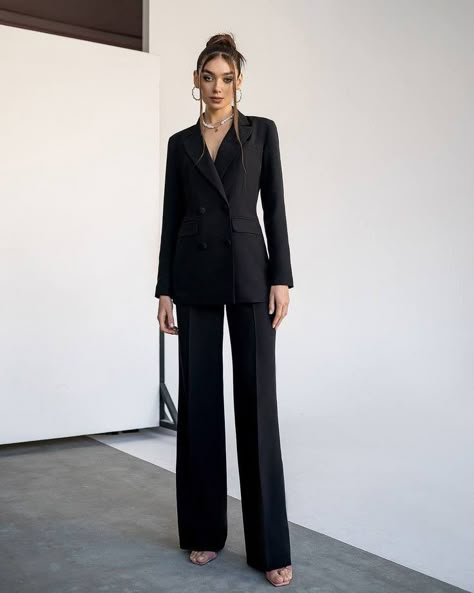 Black Tie Women Suit, Dress And Jacket Outfit Formal, Suit Outfits For Women Classy, Women Black Suit Outfit Classy, Womens Suit Fashion, Graduation Outfit Ideas Pants, Women Suit Black, Black Suit Women, Formal Party Outfit