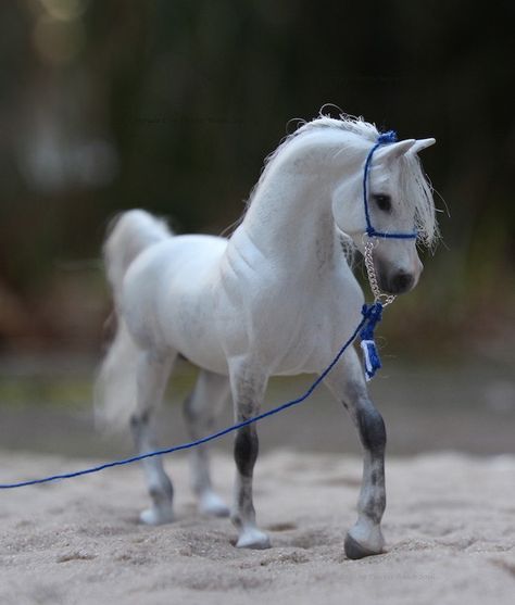 Breyer Stablemates Custom, Horse Stalls Diy, Schleich Horse Tack, Schleich Diy, Bryer Horses, Schleich Horses, Horse Mask, Tiny Horses, Model Horse Tack