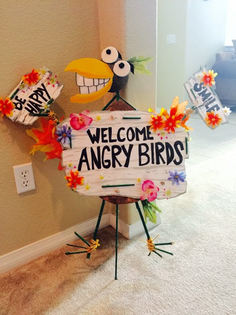 @lacosta6248 Bubba would FREAK OUT if we could make this!!!! Angry Birds Birthday Cake, Bird Theme Parties, First Birthday Party Favor, Bird Birthday Parties, Angry Birds Party, Bird Birthday, Angry Bird, 4th Birthday Parties, 3rd Birthday Parties