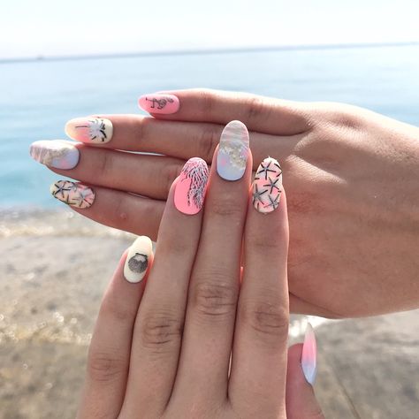 Under The Sea Nail Designs, Sea Nails Designs The Beach, Sea Themed Nails, Beach Nail Art Designs Sea, Coral Reef Nail Art, Summer Sea Shell Nails, Nails Starfish Design, Under The Sea Nails, Ocean Nails Sea