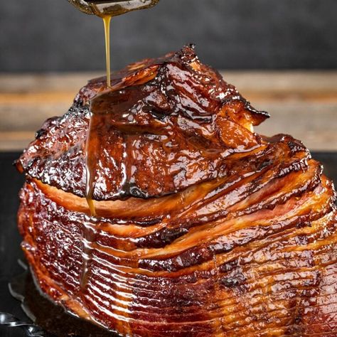 Smoked Spiral Ham & Hot Honey Bourbon Glaze - Chiles and Smoke Smoked Spiral Ham, Smoked Ham Glaze, Double Smoked Ham, Smoked Ham Recipe, Holiday Ham Recipes, Spiral Cut Ham, Smoked Mac And Cheese, Cherry Glaze, Spiral Sliced Ham