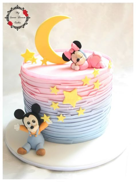 Disney Babies Cake.. This would be cute to reveal the gender of your baby! Disney Gender Reveal, Minnie Baby Shower, Baby Reveal Cakes, Mickey And Minnie Cake, Twin Birthday Cakes, Twins Cake, Disney Babies, Bolo Minnie, Minnie Cake