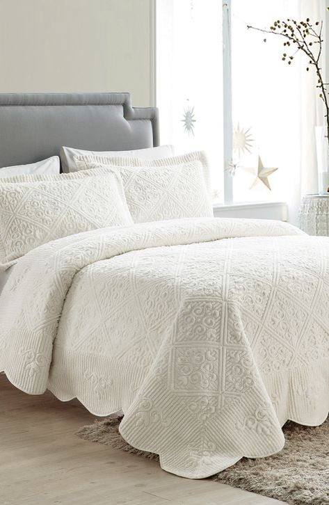 White bedspreads