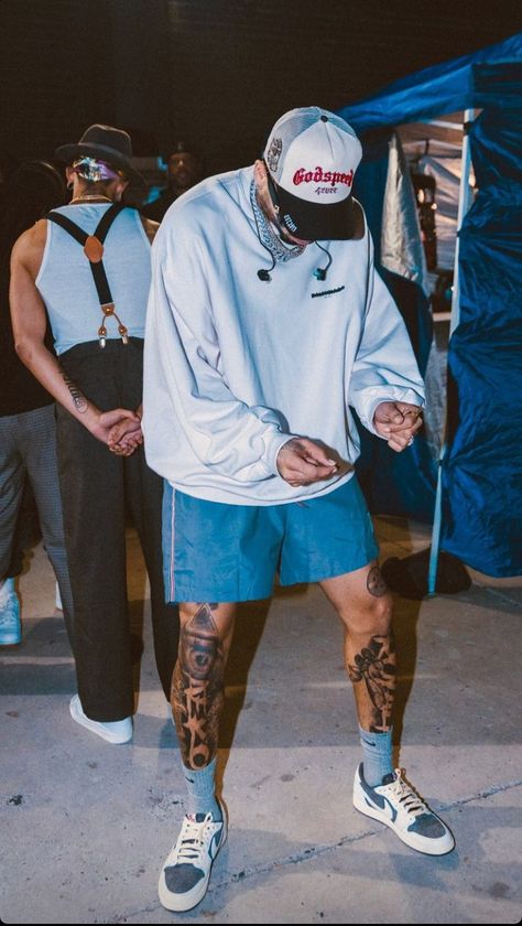 Chris Brown Brown Shorts Outfit, Quotes Tiktok, Chris Brown Outfits, N Photo, Chris Brown Style, Men Streetwear Fashion, Chris Brown Pictures, Breezy Chris Brown, Black Men Street Fashion