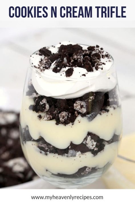 Dessert Cup Ideas Simple, Christmas Mini Triffles, Mini Trifle Cups, Recipe With Oreos, Oreo Cups, Easy Trifle Recipe, Trifle Cups, Mini Trifles, Dessert Trifle