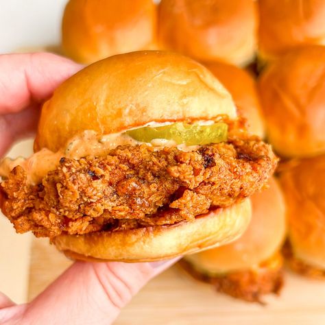 Popeye's Spicy Chicken Sliders Sandwich - Bad Batch Baking - Family Favorite Recipes Spicy Chicken Sliders, Sandwich Sliders, Hot Sauce Chicken, Corn Tacos, Easy Chicken Tetrazzini, Spicy Chicken Sandwich, Restaurant Copycat Recipes, Batch Baking, Slider Sandwiches