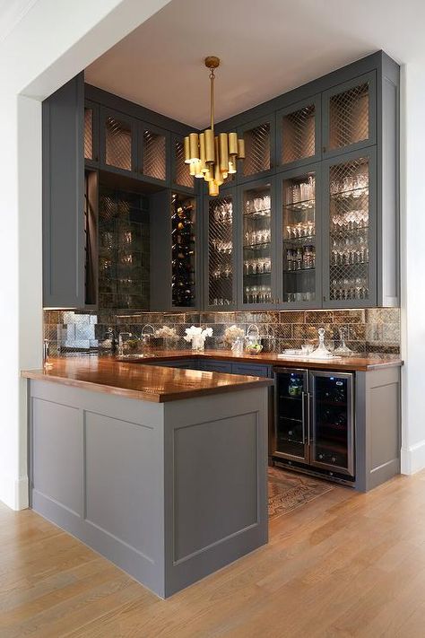 Home Bar Corner, Corner Wet Bar, Corner Bar Ideas, Funky Kitchens, Wet Bar Cabinets, Man Kitchen, Bar Library, Bar Lounge Room, Basement Wet Bar