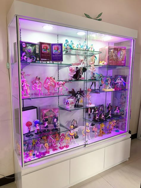 Cute Gaming Room Aesthetic, Figure Room Design, Figure Room Ideas, Figure Setup, Anime Figures Collection Display, Figure Collection Display, Anime Figure Display, Game Room Display, Cosplay Room