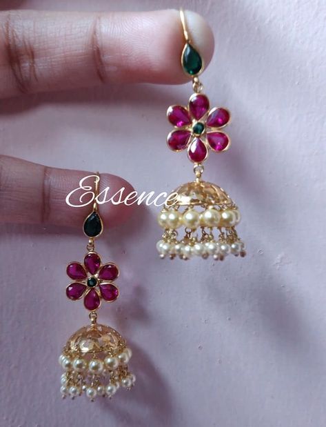 Light Weight Earrings Gold, Butta Earrings, Gold Earrings For Kids, Temple Jewellery Earrings, Small Earrings Gold, Black Beads Mangalsutra Design, Gold Earrings Models, Gold Jewelry Simple Necklace, Jewelry Set Design