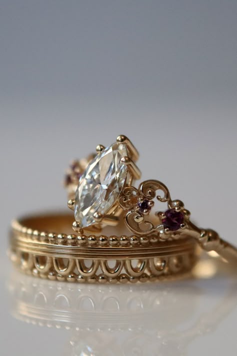 Gothic Engagement Ring Gold, Engagement Rings Fairy, Fairytale Wedding Ring, Gothic Engagement Ring, Pretty Engagement Rings, Dream Wedding Ring, Cute Engagement Rings, Future Engagement Rings, Mom Ring