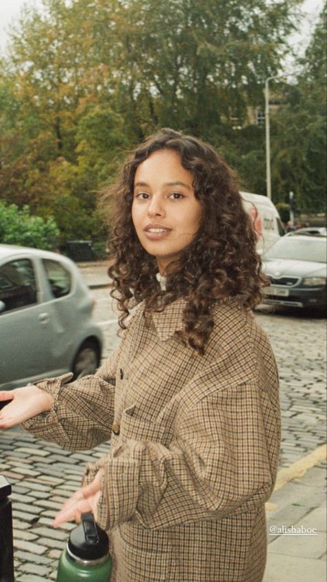 Alisha Boe Aesthetic, Curly Hair Character, Curly Hair Model, Sleepy Face, Biracial Women, Alisha Boe, Black Femininity, Spring Outfits Women, Long Curly Hair