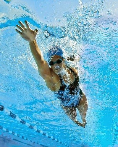 Swimmers Workout, Woman Swimming, Swimming In The Pool, Swimming Photography, Swimming Pictures, Swimmers Life, Swim Life, Olympic Swimmers, Competitive Swimming