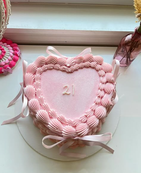 20th Bday Cake, Heart Cake Design, 25th Birthday Cakes, 21st Birthday Cakes, Pink Birthday Cakes, Birthday Ideas For Her, Custom Birthday Cakes, 18th Birthday Cake, Mini Cakes Birthday