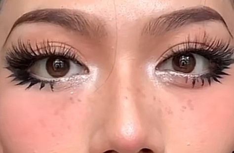 E Girl Eyeliner, Egirl Makeup Eyeliner, Eyeliner E Girl, Egirl Eyeliner Tutorial, Eyeliner Egirl, Eyeliner Meme, Egirl Eyeliner Hooded Eyes, Emo Eyeliner, Tiktok Egirl Makeup