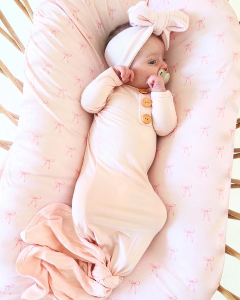 Stretchy and cozy bamboo newborn gowns make the perfect first outfit for your baby. With an easy tie at the bottom, diaper changes will be a breeze! 🤍 #newborn #newborngown #gown #babygown #gownwithtie #gownwithbuttons #gownwithmatchinghat #babygirlgown #babyboygown #newbabyclothes #babygirlclothes #babyboyclothes #babyclothes #cominghomeoutfit #takehomeoutfit #babyannouncementoutfit #bellaberry #bellaberrydesigns Baby Boy Gowns, Hand Mittens, Newborn Gown, Girls Coming Home Outfit, Take Home Outfit, Baby Gown, Hospital Bag, Coming Home Outfit