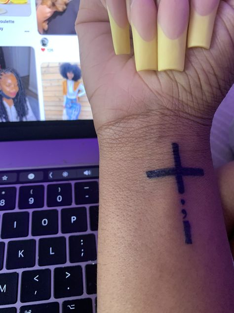 Small Tattoos For Women Black, Small Wrist Tattoos For Black Women, Cute Simple Arm Tattoos For Black Women, Cute Tattoos For Black Women On Arm, Cute Wrist Tattoos Black Women, Tattos On Black Girls, Hand Tattoos For Girls, Cute Hand Tattoos, Pretty Hand Tattoos