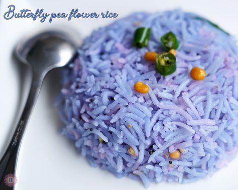 Blue rice – Butterfly pea flower rice is a treat for eyes and interesting to prepare. I have made it in south Indian style by adapting from original Malaysian Nasi Kerabu. Sometimes, it’s all about the things that treats our eyes. This blue rice has no distinct flavor by itself, but have made it like... Read More The post Blue rice, South Indian style | Butterfly pea flower rice appeared first on Raks Kitchen. Indian Lunch Box Ideas, Adult Lunch Box Ideas, Banana Curry, Paneer Masala Recipe, Gobi Recipes, Chapati Recipes, Veg Sandwich, Blue Rice, South Indian Style