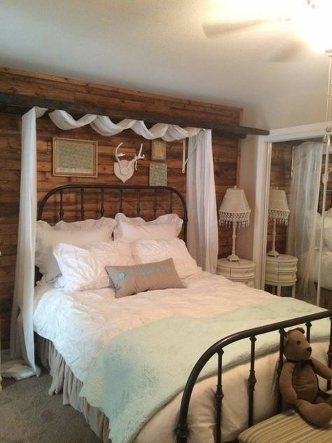 Canopy Diy, Diy Pallet Wall, Pallet Wall, Home Design Ideas, Spare Bedroom, Design Del Prodotto, Rustic Bedroom, Remodel Bedroom, Diy Pallet