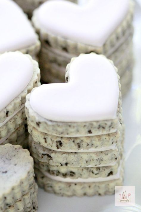 Cookies n Cream Cut Out Cookie Recipe Donuts Ideas, Cut Out Cookie, Chocolate Sugar Cookie Recipe, Resepi Biskut, Valentines Cookies, Cut Out Cookie Recipe, Cookies N Cream, Holiday Sweets, Chocolate Sugar Cookies