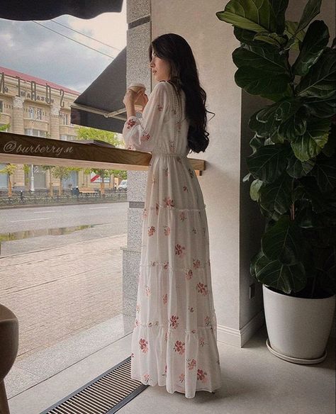 Outfits Black Women Spring, Korean Fashion Dress Elegant, Spring Outfits Black Women, Japan Outfit Ideas, Korean Long Dress, Korean Outfits Men, Aesthetic Korean Fashion, Japanese Minimalist Fashion, Modest Girly Outfits