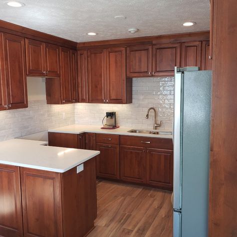 Red Brown Cabinets Kitchen, Red Cherry Cabinets Kitchen, Cherry Wood Cabinets With White Granite, Kitchen Backsplash Ideas With Cherry Cabinets, Farmhouse Kitchen Cherry Cabinets, Dark Mahogany Kitchen Cabinets, Cherry Cabinets Backsplash, Cherry Brown Kitchen Cabinets, Red Wood Cabinets Kitchen