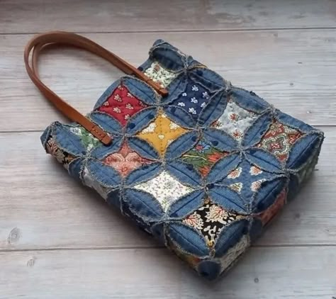 Quilted Bag Patterns, Projek Menjahit, Recycled Jeans Bag, Denim Bag Patterns, Denim Bag Diy, Denim Crafts Diy, Blue Jeans Crafts, Diy Bag Designs, Diy Bags Patterns