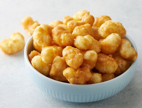 Puff corn gets coated in caramel for the ultimate sweet and salty snack. Carmel Puffs Recipe, Caramel Puff Corn Recipe, Caramel Puffs, Caramel Puffed Corn Recipe, Beaver Nuggets, Puffed Corn Recipes, Caramel Puff Corn, Puff Corn, Candied Popcorn