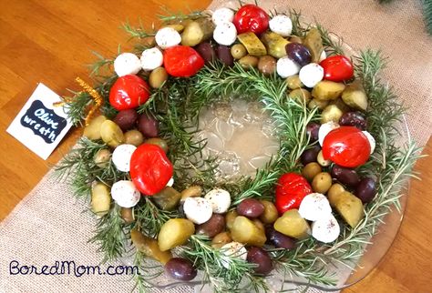 Easy Olive Wreath Cheese Olives Appetizer, Appetizer Wreath, Antipasto Wreath, Recipe With Almonds, Giant Pine Cones, Holiday Appetizers Christmas, Olive Appetizer, Cheese Display, Cheese Ball Recipe