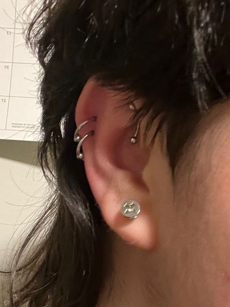 Tomboy Ear Piercings, Double Mid Helix Piercing Hoop, Double Helix Aesthetic, Piercings Aesthetic Men, Masculine Ear Piercings, Masc Piercings, 3 Helix Piercing, Masculine Piercings, Two Helix Piercing