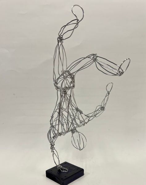 Wire Figure Sculpture - THAT ART TEACHER Wire Sculpture Person, Wire Sculpture Human Form, Human Figure Sculpture Wire Art, High School Wire Sculpture Projects, Wire People Sculpture, Wire Sculpture Human, Wire Figure Sculptures, Movement Sculpture, Wire People