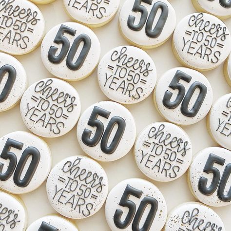 High School Reunion Cookies Decorated, Cheers To 50 Years Cookies, Cheers To 40 Years Cookies, 90th Birthday Cookies For Men, 50 Cookies Decorated, 50th Bday Cookies For Men, 60th Birthday Decorated Cookies, Male Birthday Cookies Decorated, 50 Birthday Cookies Decorated