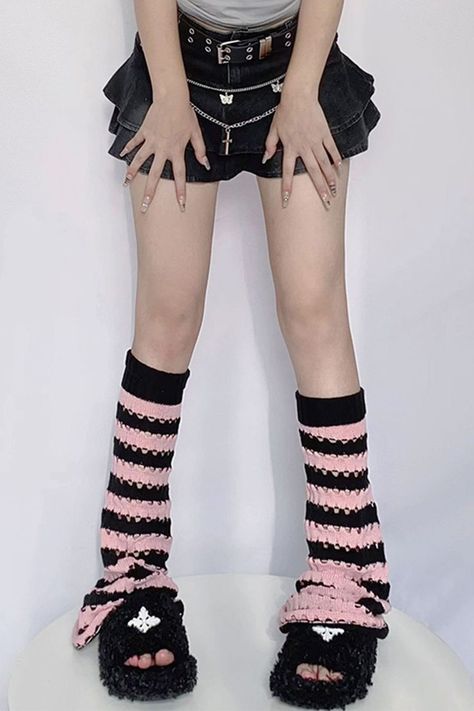 Black And Pink Clothes, Black And Pink Outfit Ideas, Pink Goth Outfits, Crochet Knee High Socks, Pink And Black Crochet, Pink Black Outfit, Y2k Leg Warmers, Y2k Socks, Black Pink Clothes