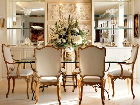 Stunning luxurious dining room design with Louis XV style chairs; dining room furniture ideas; luxury dining room design inspiration Luxury Dining Room Tables, Small Dining Room Decor, Mansion Living, French Country Dining Room, Luxurious Dining Room, Dining Room Centerpiece, Dining Room Table Centerpieces, Stylish Dining Room, Traditional Dining Rooms