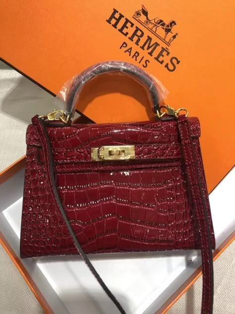 Birkin Aesthetic, Hand Bags Designer, Classy Purses, Expensive Bag, Trendy Purses, My Style Bags, Luxury Bags Collection, Bag Obsession, Aesthetic Red