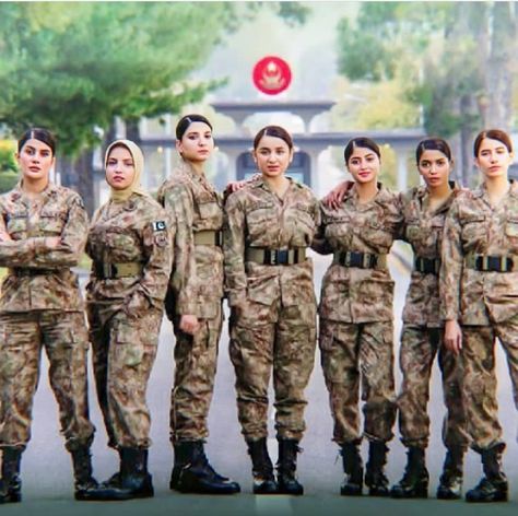 Army Girl Costumes, Happy Independence Day Pakistan, Hijab Hipster, Pakistan Armed Forces, Army Look, Military Aesthetic, Bridal Jewellery Inspiration, Pak Army, Army Pics