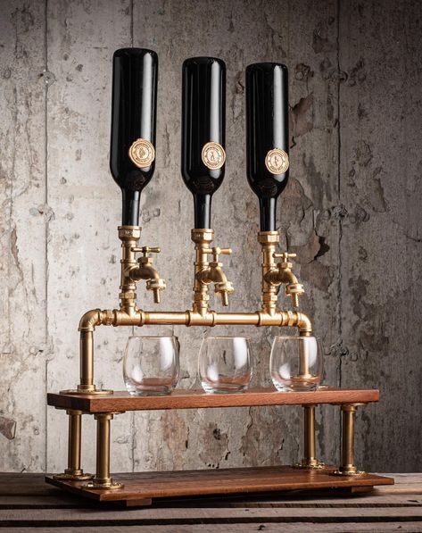 Bar Wedding Decor, Liquor Dispenser Diy, Whisky Spender, Whiskey Dispenser, Dispenser Diy, Alcohol Dispenser, Wine Rack Bar, Wine Dispenser, Bar Sala