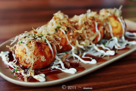 takoyaki- octopus stuffed pastry balls. the best Japanese street food! it's torturing me. Japanese Street Food, Japan Food, I Love Food, Cute Food, Japanese Food, Yummy Dinners, Best Foods, Street Food, Asian Recipes