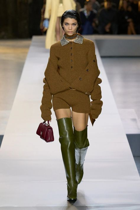 Gucci Fall 2024 Ready-to-Wear Collection | Vogue Winter 2025 Fashion Trends, Gucci Runway, Knitwear Trends, High Fashion Runway, Fashion Trend Forecast, Gucci Fashion, Knit Style, Fall Winter 2024, Winter Trends