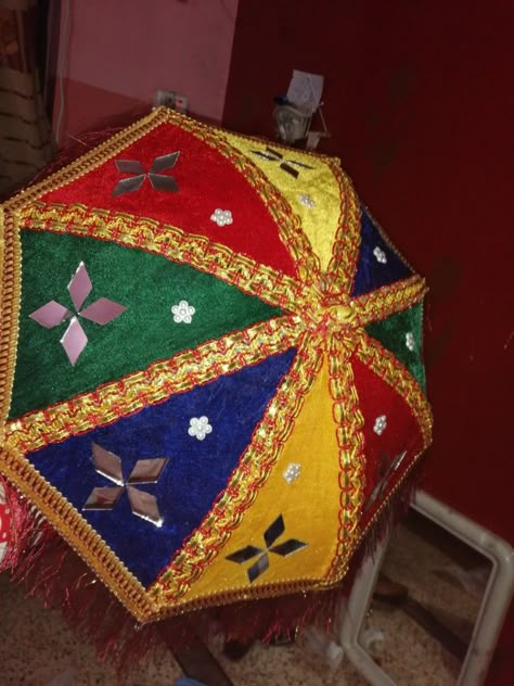 Pelli Butta Decoration, Dholki Aesthetic, Dholki Ideas, Haldi Function Decoration, Thermocol Craft, Diy Umbrella, Kalash Decoration, Bridal Umbrella, Ganpati Decoration Ideas