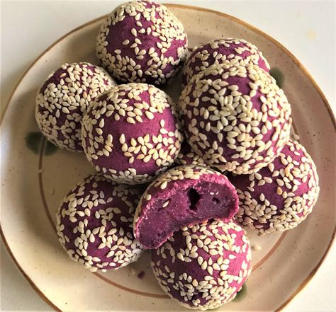 Amysdeliciousdiscoveries: Purple Sweet Potato Sesame Balls Sweet Potato Mochi, Purple Potato Recipes, Potato Mochi, Mochi Balls, Sesame Balls, Ube Recipes, Steamed Sweet Potato, Menu Display, Mochi Recipe