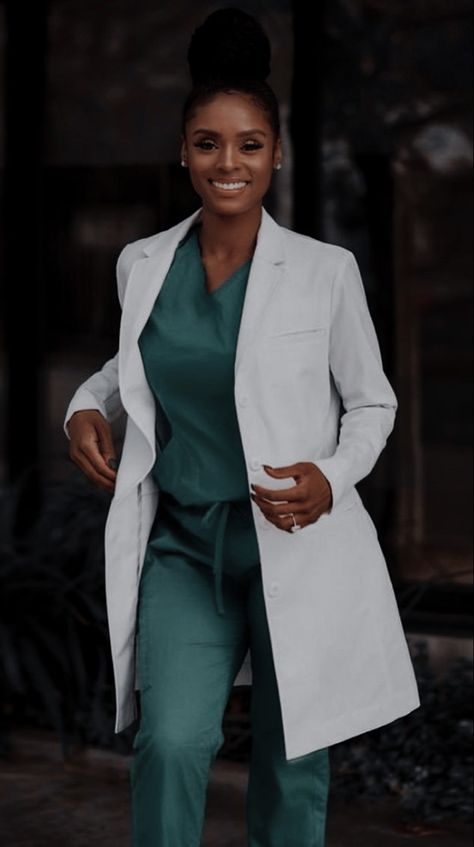 Female Surgeon, Medical Scrubs Fashion, Doctor Coat, Aesthetic Doctor, Nurse Aesthetic, Green Scrubs, Doctor Outfit, Scuba Gear, Graduation Picture Poses