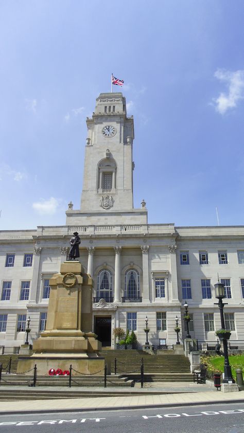 Barnsley Town Hall, South Yorkshire, England Yorkshire Towns, Barnsley South Yorkshire, South Yorkshire, Mystery Of History, Alternate History, Yorkshire England, Town Hall, Where The Heart Is, Sheffield