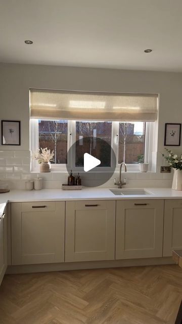 Amy Barclay on Instagram: "Ad | The perfect finishing touch to the kitchen.   With the help of @Blinds2go the kitchen feels transformed. I went with the Click 2go Roman blind which is so easy to install and requires no drill.  There were so many beautiful fabrics to choose from it was really difficult to decide but Blinds 2go send you up to 10 free samples so you can test the fabrics out in different lights. I chose bijou linen oatmeal and opted for the light filtering lining (you can also choose blackout or thermal). I’m so happy with my choice and love that the fabric still lets in all the beautiful light.   Blinds 2go currently have an early Easter Sale on so don’t miss out on huge savings. I will share some close ups on my stories and add the link for you to shop.  #ad #blinds2go #mybl Roman Blind Kitchen, Kitchen Window Blinds Over Sink, Kitchen Blinds Ideas Above Sink, Kitchen Blinds Ideas, Roman Blinds Kitchen, Blinds 2go, Kitchen Window Blinds, Above Sink, Over Sink