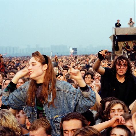 Moscow, URSS, 1991. Metallica, Monster of Rock Festival. Horizon Aesthetic, Dani Aesthetic, Union Photography, Soviet Union Aesthetic, Union Aesthetic, Woodstock 99, Grunge Sleaze, 90s Concert, Magazine Typography