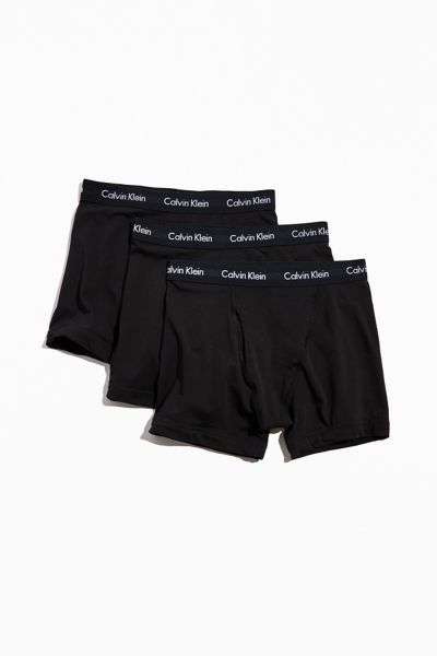 Solid color fitted boxer briefs from Calvin Klein. Fitted with a logo-topped stretch waistband.Content + Care. Includes 3 pairs Machine wash Imported Calvin Klein Boxers Aesthetic, Boxer Calvin Klein Men, Mens Calvin Klein Boxer Briefs, Nana Clothes, Austin Motel, Calvin Klein Boxer Briefs, Calvin Klein Boxers, Boxer For Men, Boyfriend Outfit