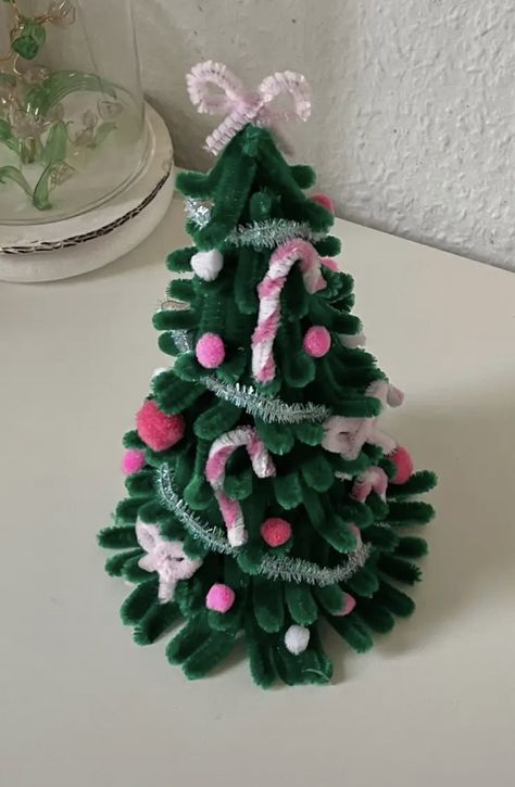 Kids Christmas Art, Light Christmas Tree, Craft Pipe Cleaner, Christmas Tree With Lights, Christmas Tree Craft, Craft Papers, Tree With Lights, Christmas Tree Diy, Tree Craft