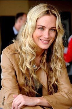 Reeva Steenkamp, Oscar Pistorius, Head Injuries, Twitter Bio, Star Trek Series, African Models, Africa Do Sul, Tv Interview, News Article