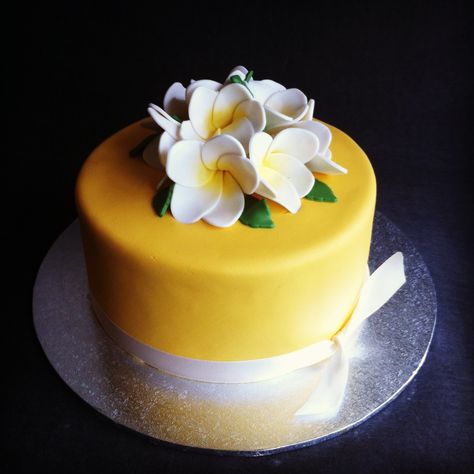 Yellow frangipani cake...handmade flowers - Cakes by Lou Frangipani Cake, Hibiscus Cake, Facebook Cake, Vs Bag, Princess Birthday Cake, White Cakes, Beach Cakes, Beautiful Desserts, Hawaiian Party