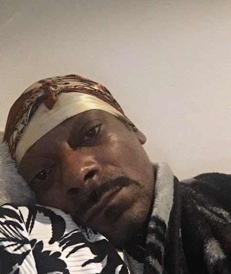 Snoop Dogg Mood Pics, Straight Face, Cartoon Rappers, Snoop Dog, Reaction Face, Rap Aesthetic, Funny Reaction, 8 Months, Funny Reaction Pictures