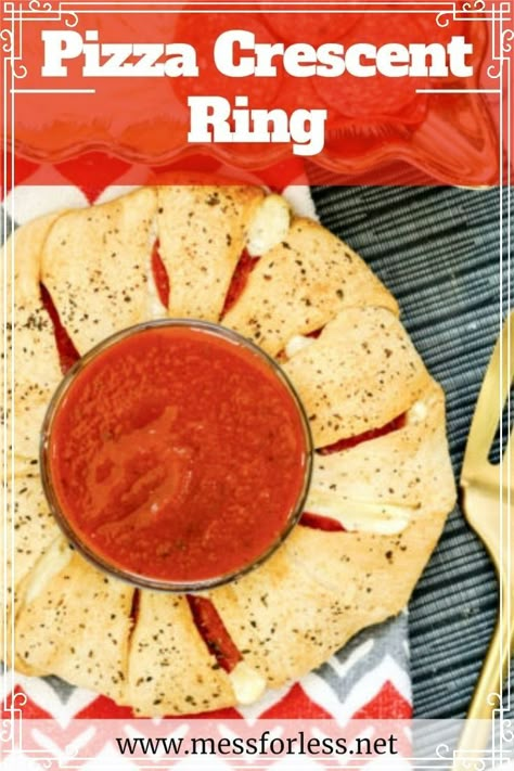 Crescent Roll Pizza Ring, Crescent Bread, Pepperoni Crescent Rolls, Pizza Crescent, Pillsbury Crescent Recipes, Sausage Crescents, Crescent Roll Recipes Dinner, Pizza Ring, Pull Apart Pizza